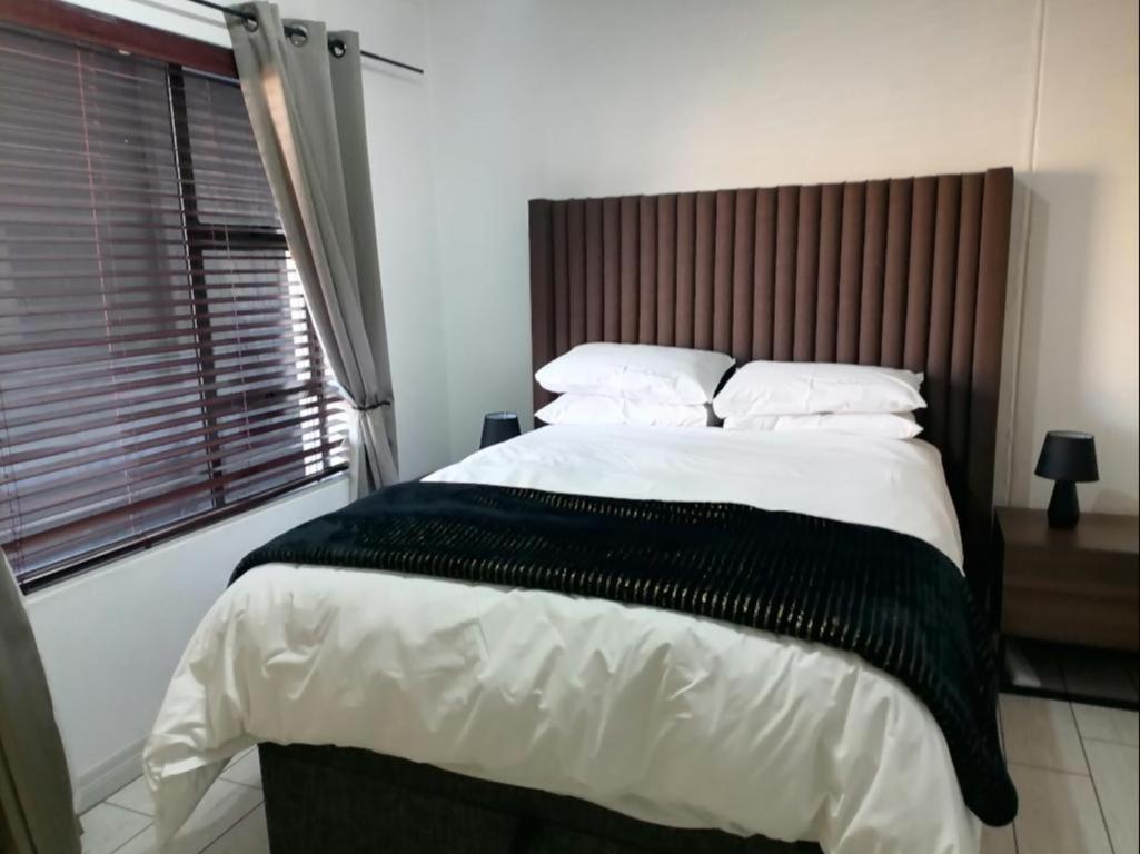 Emabheleni Executive Suites Westpoint Johannesburg Room photo